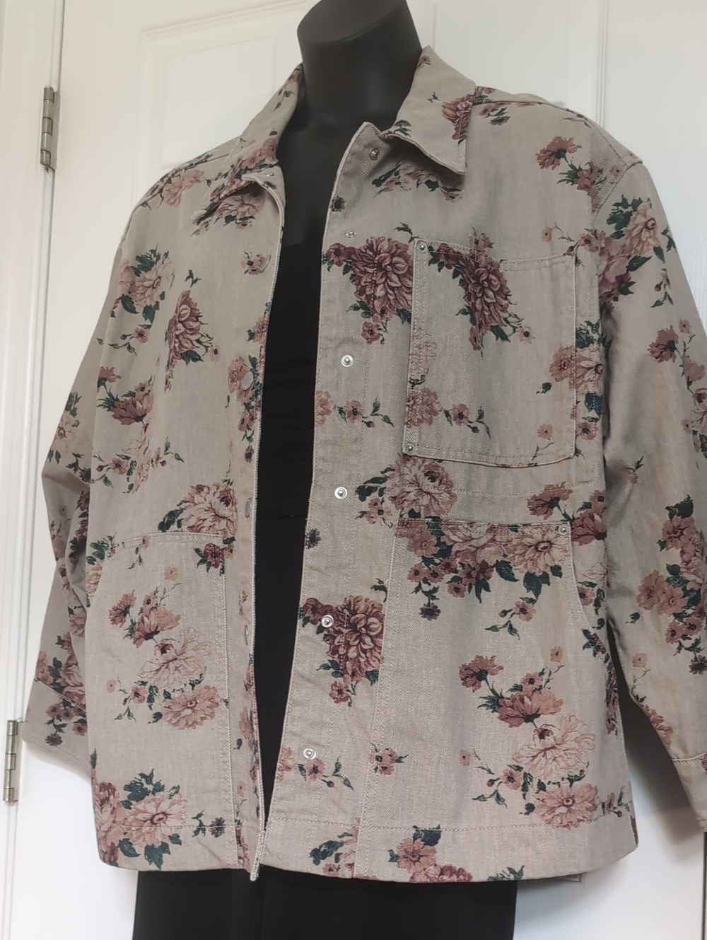 Universal Thread Cream Denim Jacket with Subtle Floral Design.